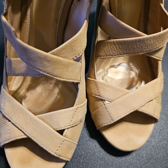 Vince Camuto Tan Strappy Block Heels - Picture 5 of 5